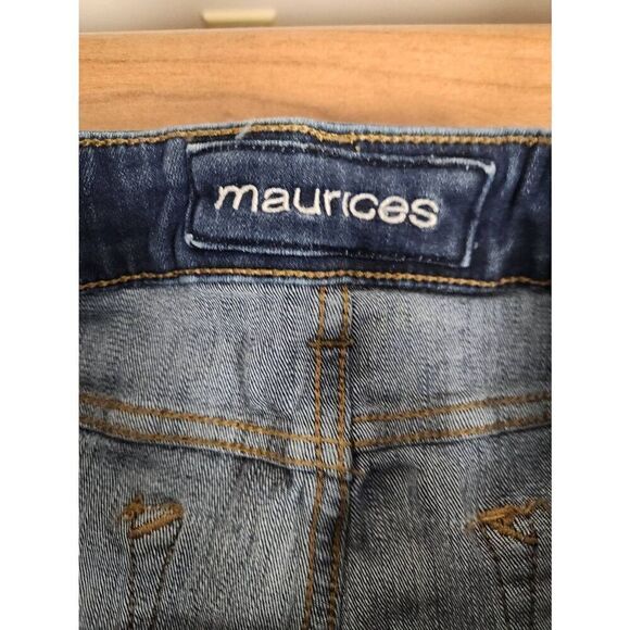 Maurices 16 Regular blue denim shorts. Measures approx 36 waist, 8 inseam and 10 - Picture 4 of 6